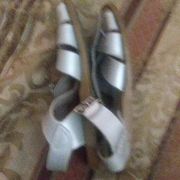 Sandals - Picture 2 of 3